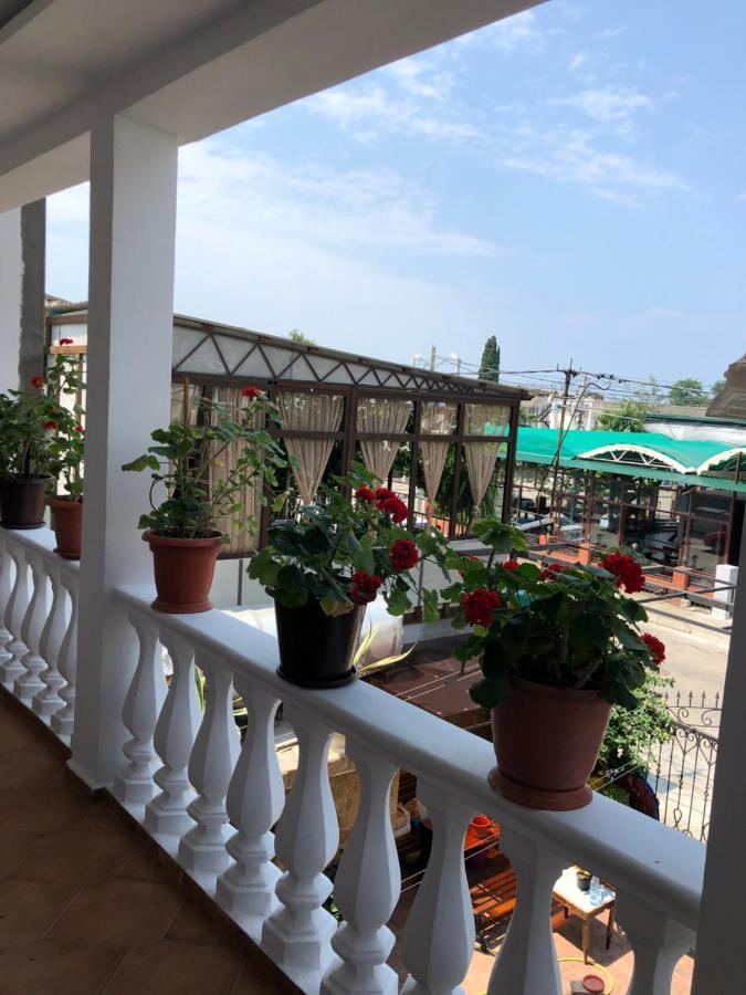 Nina Mini Hotel Гагра Екстер'єр фото